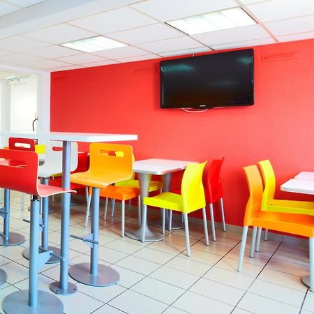 Premiere Classe Montreuil Montreuil  Eksteriør billede The interior of a typical McDonald's restaurant