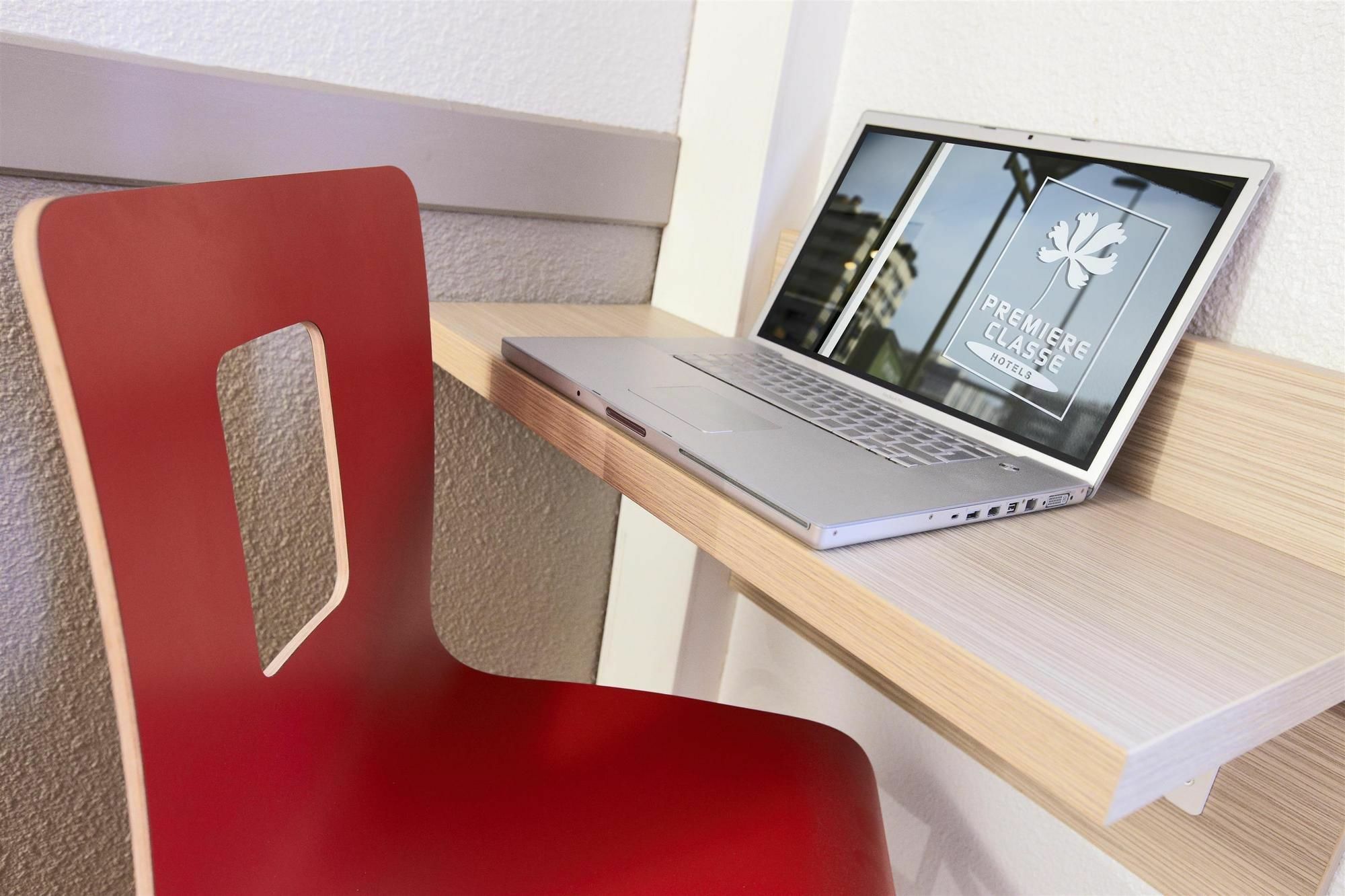Premiere Classe Montreuil Montreuil  Eksteriør billede A Dell Studio 17