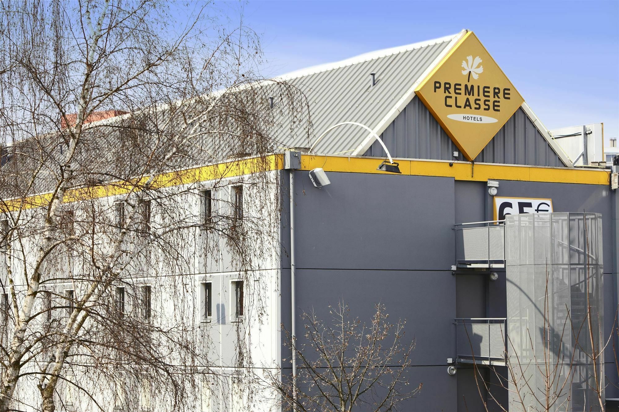 Premiere Classe Montreuil Montreuil  Eksteriør billede The school's main building